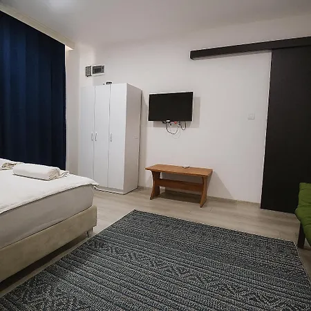 Hillside House 4* Side