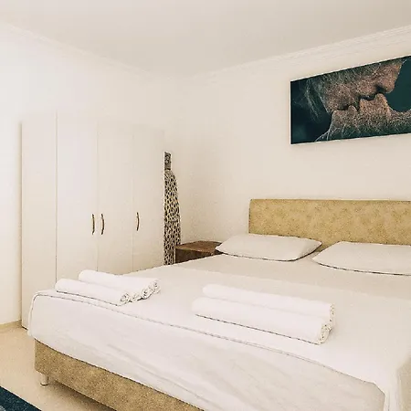 Hillside House 4* Sidé