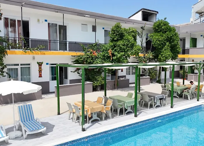 Hillside House Ξενοδοχείο με διαμερίσματα 4*