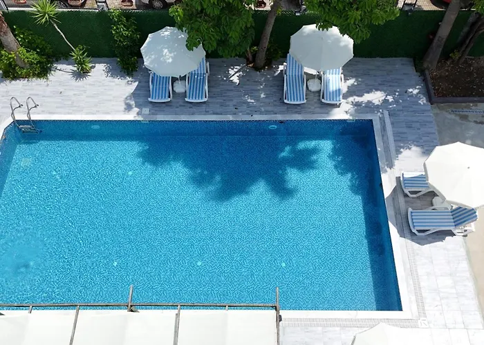 Apartmanhotel Hillside House 4*