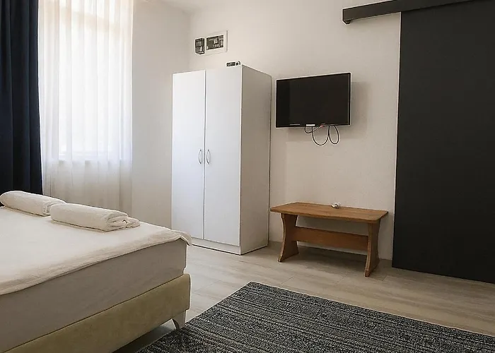 Ξενοδοχείο με διαμερίσματα Hillside House 4*