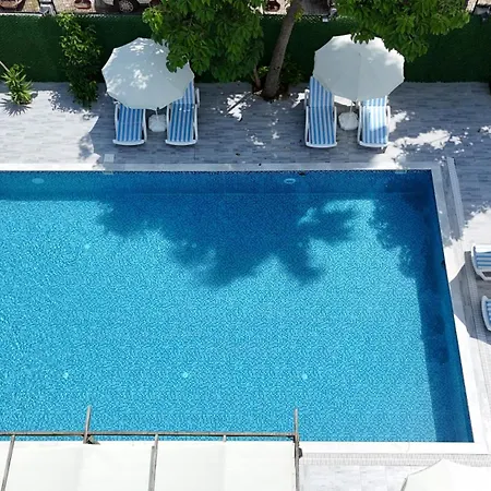 Ξενοδοχείο με διαμερίσματα Hillside House 4*