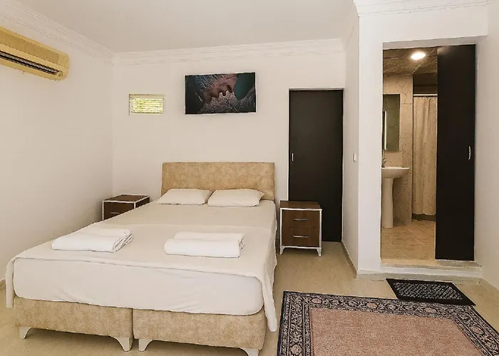 Hillside House 4* Side