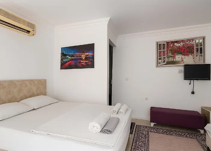 Aparthotel Hillside House Side