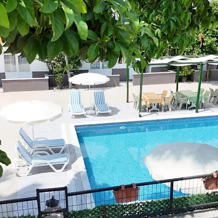 Hillside House 4*