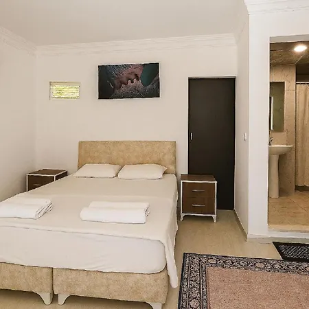 Hillside House 4* Side